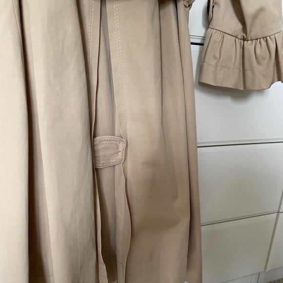 Bebe trench jacket - very light weight - Picture 7 of 11